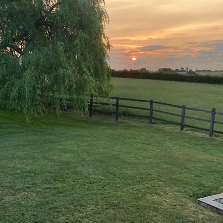 2 Beds & Living In Our Idyllic Country Cottage ベドフォード エクステリア 写真