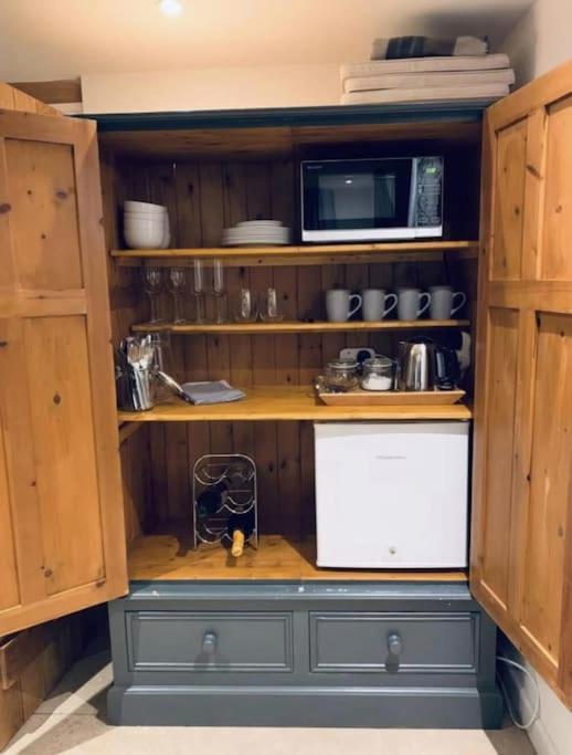 2 Beds & Living In Our Idyllic Country Cottage ベドフォード エクステリア 写真
