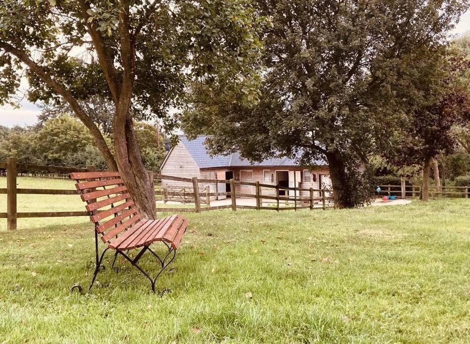 2 Beds & Living In Our Idyllic Country Cottage ベドフォード エクステリア 写真
