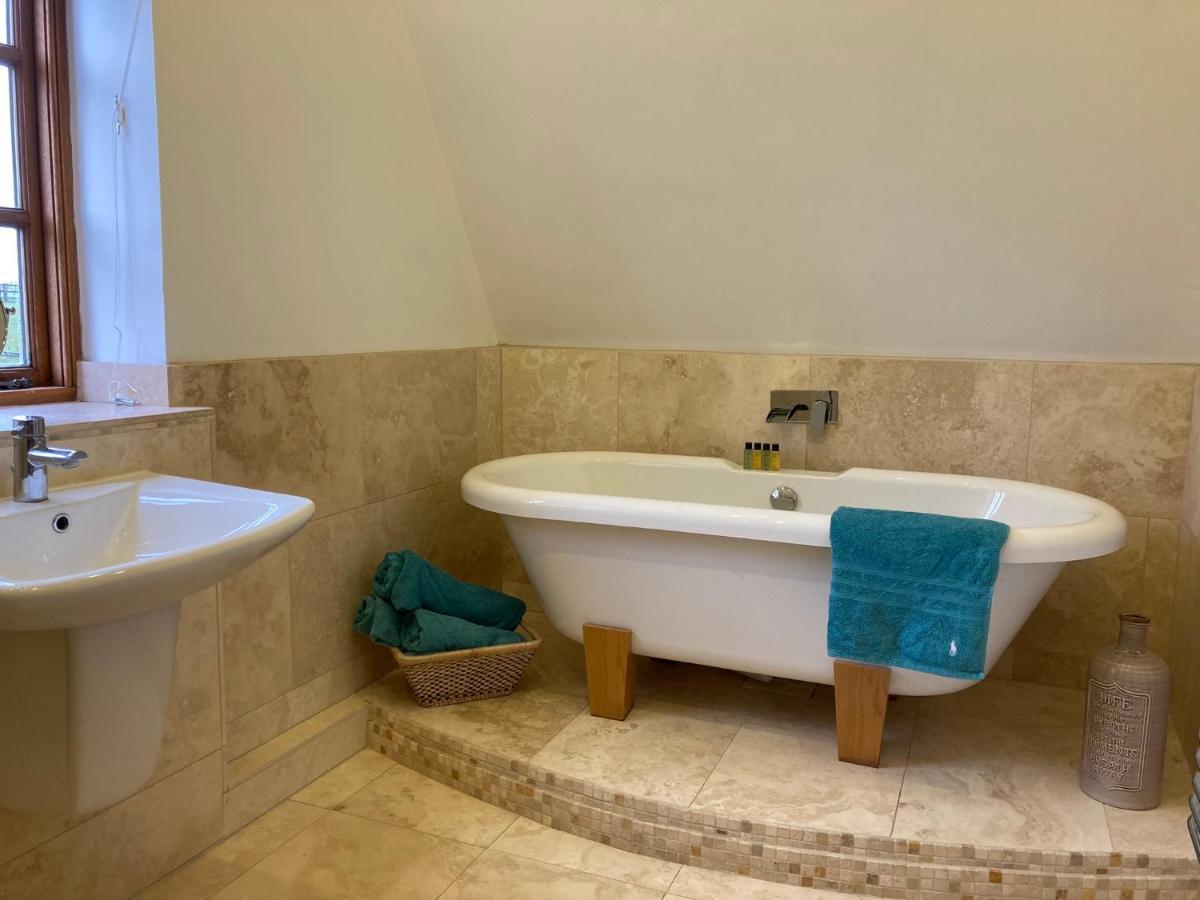 2 Beds & Living In Our Idyllic Country Cottage ベドフォード エクステリア 写真