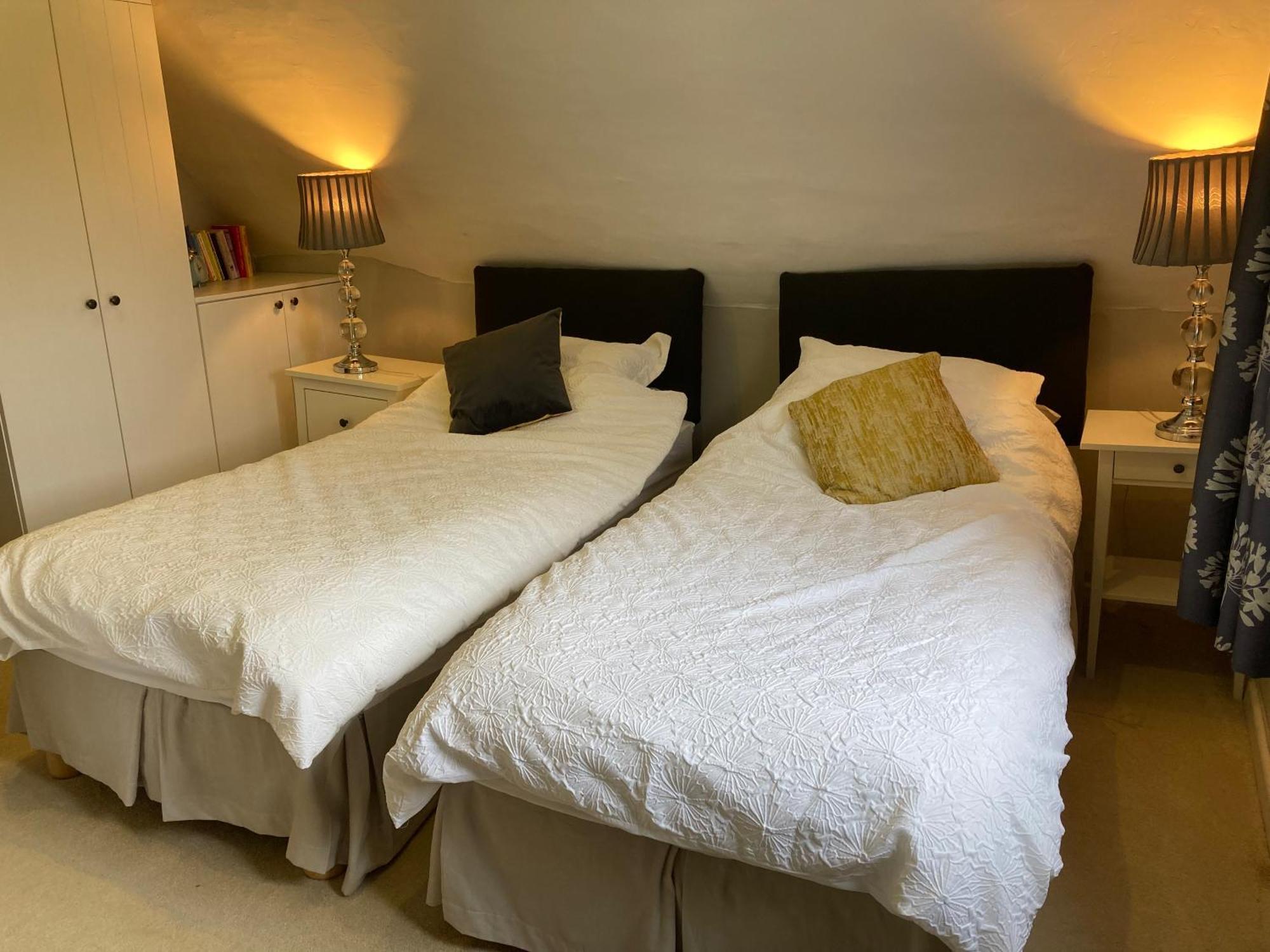 2 Beds & Living In Our Idyllic Country Cottage ベドフォード エクステリア 写真